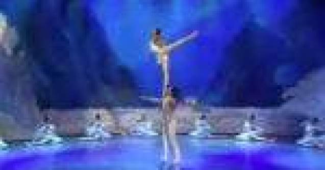 Pune pauza si urmareste acest dans exceptional