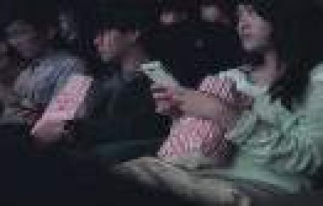 Video: Iti da fiori! Ce s-a intamplat cu acesti tineri intr-un cinematograf?