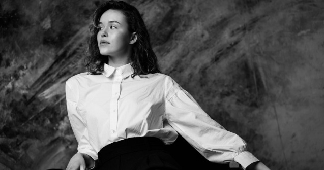 Eleganță fără efort: ghidul complet pentru purtarea cămășilor în ținute moderne