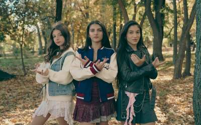 Poetika lansează „Ce te...