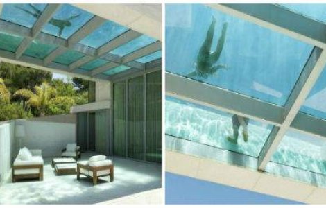 Casa-Meduza: vila cu piscina pe acoperisul transparent