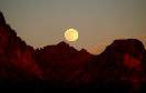 Super Luna: 10 imagini cu cea mai mare luna a anului