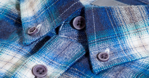 Cum să porți cămașa din lână iarna fără să te simți prea încărcat?