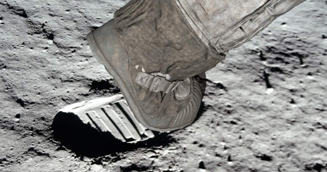 Galerie foto cu imagini de la aterizările pe LUNĂ: