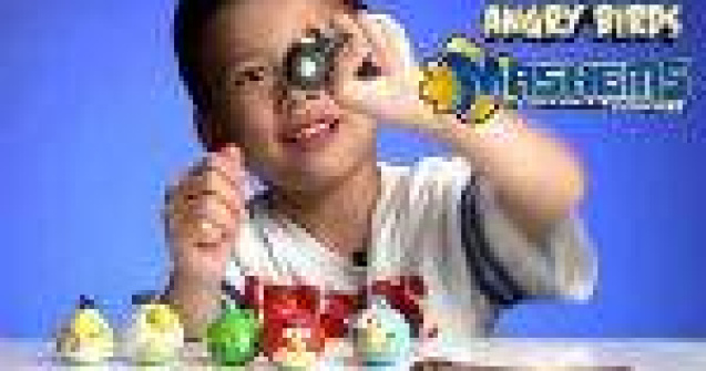 Un baietel de 8 ani face un milion de dolari anual postand pe YouTube