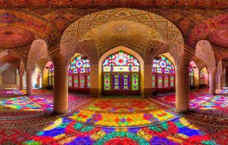 Asa arata interiorul moscheilor iranienie: 30 imagini captivante