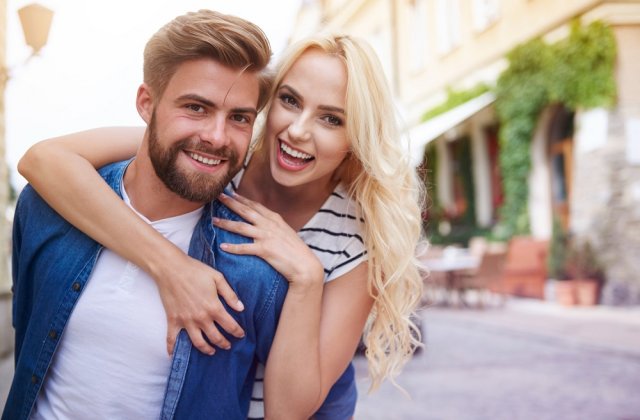 Investiția &icirc;n experiențe: De ce amintirile au devenit noua monedă de schimb pentru fericire