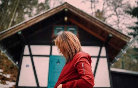 Cum îți construiești o casă de vacanță independentă energetic (și...