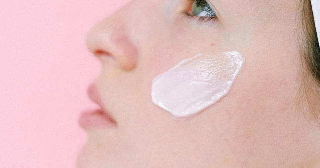 Cum îți refaci bariera cutanată după frig? Acest ingredient o repară