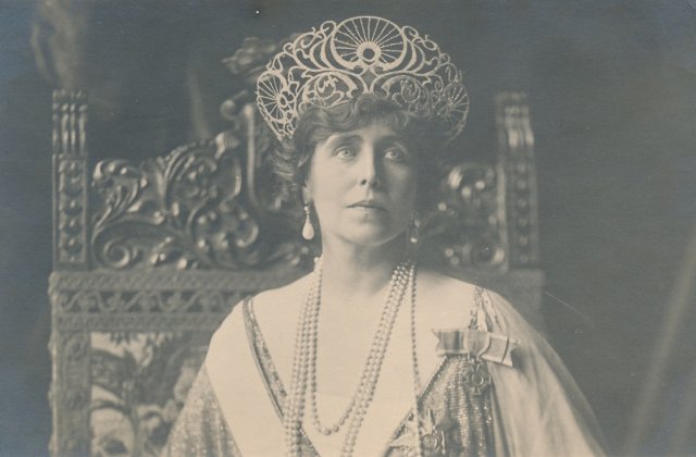 Cazinoul din Constanța și Art Safari prezintă expoziția EA: Regina și Marea