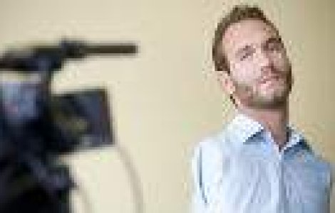 Povestea lui Nick Vujicic: nu are membre, insa tine speech-uri in fata a zeci de mii de oameni