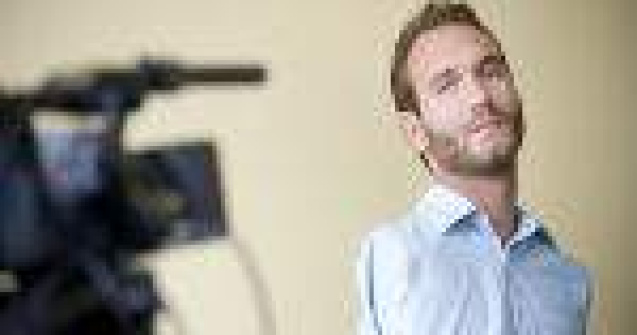 Povestea lui Nick Vujicic: nu are membre, insa tine speech-uri in fata a zeci de mii de oameni