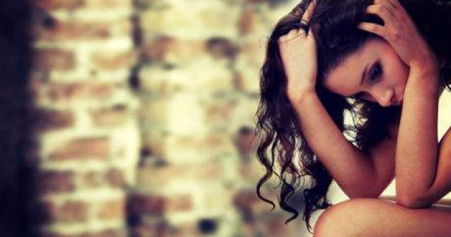 10 obiceiuri daunatoare ale oamenilor nefericiti