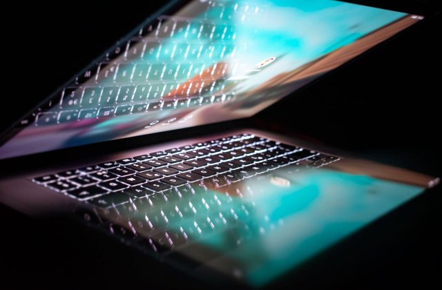 Internetul este mort! Așa susține o teorie controversată numită The Dead Internet Theory