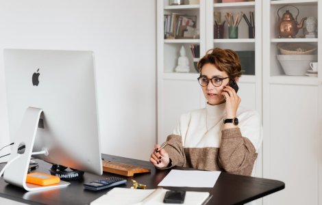 6 semne că managerul tău te manipulează emoțional și cum poți recâștiga controlul