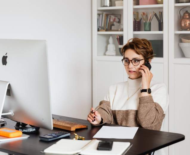 6 semne că managerul tău te manipulează emoțional și cum poți recâștiga control