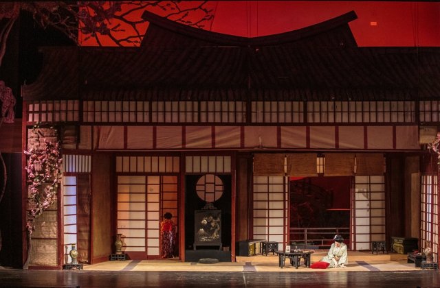 &bdquo;Madama Butterfly&rdquo;, &bdquo;Cenușăreasa&rdquo;, &bdquo;Carmen&rdquo; și &bdquo;Nabucco&rdquo;, patru titluri emblematice &icirc;ntr-o săptăm&acirc;nă a contrastelor la ONB