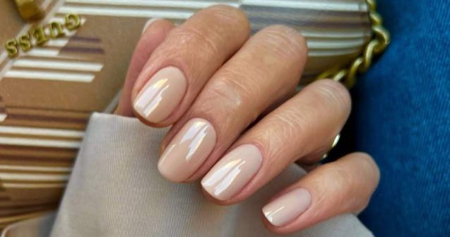 Modele de unghii: Laser Thread, trendul coreean care transformă lumina în artă