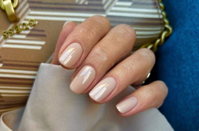 Modele de unghii: Laser Thread, trendul coreean care transformă lumina &icirc;n artă pe unghii