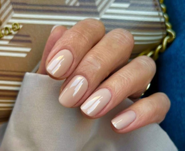 Modele de unghii: Laser Thread, trendul coreean care transformă lumina în artă