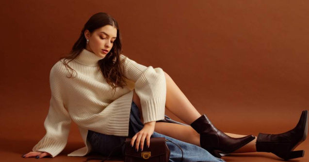 Rochia tricotată în 5 variante: cum o porți iarna fără să pară mereu aceeași