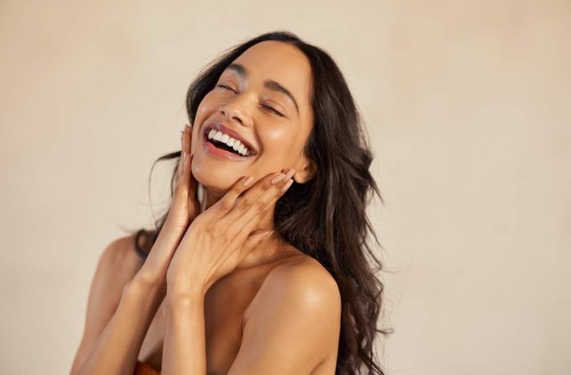 Acid glicolic pentru ten: beneficii, indicații și mod de folosire pentru pete pigmentare, pori mai netezi și luminozitate