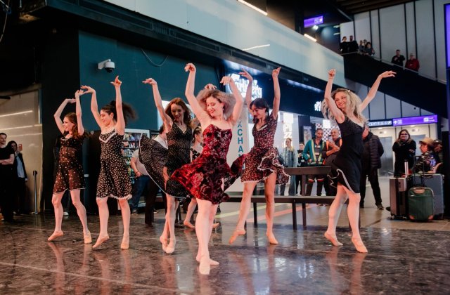 Opera Națională București, surpriză artistică pentru călătorii aflați &icirc;n tranzit pe Aeroportul Internațional Henri Coandă, de Ziua Internațională a Femeii 