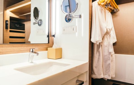 5 metode prin care poți câștiga spațiu într-o baie sub 4 metri pătrați