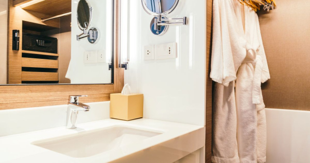 5 metode prin care poți câștiga spațiu într-o baie sub 4 metri pătrați