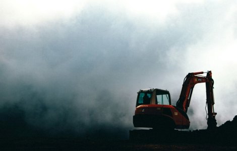 Pericolul din spatele utilajului: cum scapi de punctele oarbe