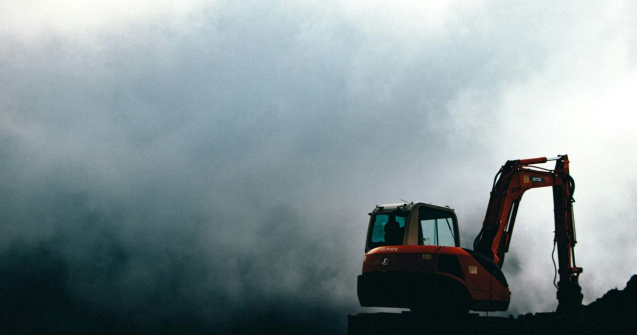 Pericolul din spatele utilajului: cum scapi de punctele oarbe