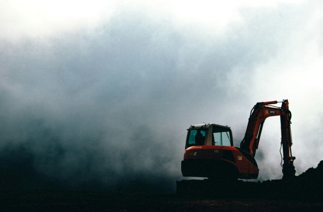 Pericolul din spatele utilajului: cum scapi de punctele oarbe