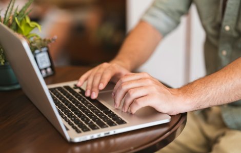 Semnele care te ajută să îți salvezi mobilitatea mâinilor la timp