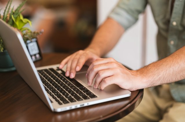 Semnele care te ajută să &icirc;ți salvezi mobilitatea m&acirc;inilor la timp