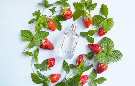Parfumurile cu note dulci de fragi domină anul 2026! Sunt gurmande...