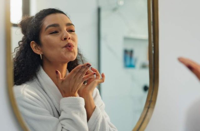 Exfoliere inteligentă cu acizi: secretul unui ten luminos, fără iritații