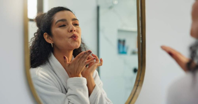 Exfoliere inteligentă cu acizi: secretul unui ten luminos, fără iritații