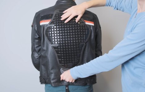 Materiale și tehnologii moderne recomandate în jachetele moto