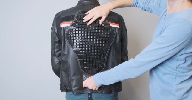 Materiale și tehnologii moderne recomandate în jachetele moto