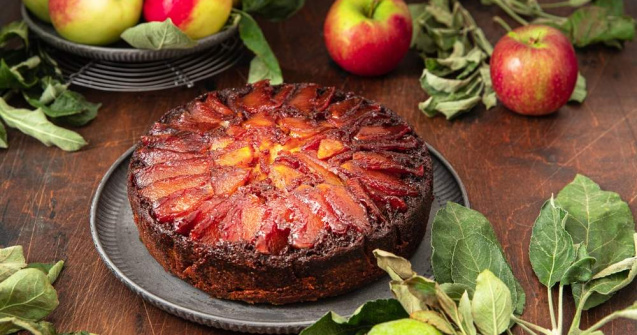 Prăjitură de post cu mere și scorțișoară: pufoasă, aromată și ușor de preparat