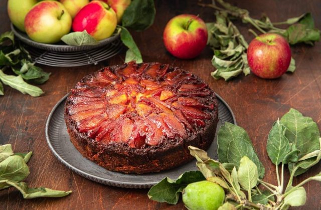 Prăjitură de post cu mere și scorțișoară: pufoasă, aromată și ușor de preparat