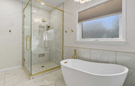 Cum să alegi căzi freestanding pentru hoteluri premium: criterii de design, durabilitate și experiența oaspeților