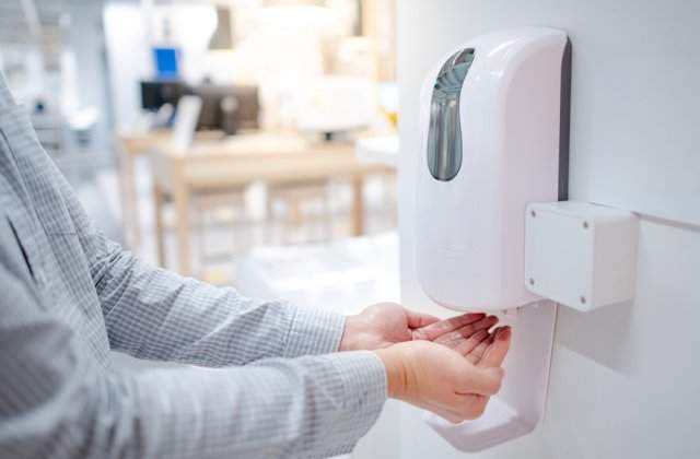 Cum să integrezi dezinfectantul pentru m&acirc;ini de la Sanito &icirc;n rutina zilnică a angajaților? 