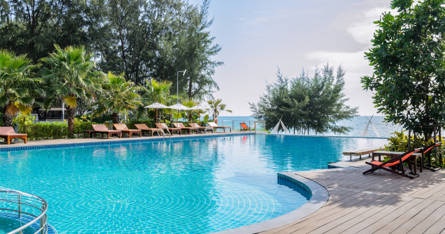 Vara perfectă începe la piscină