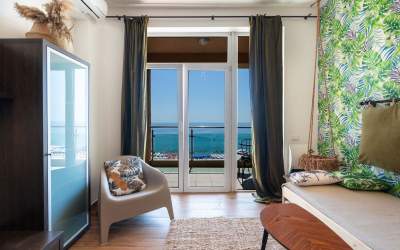 Rezident depășește 100 de...