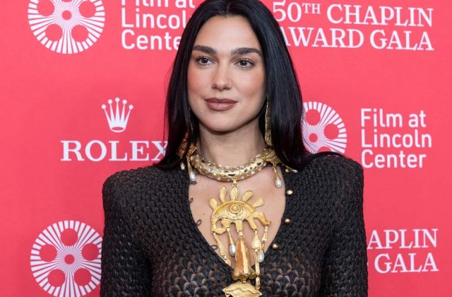 Uită de discotecă! Nu o să ghicești niciodată cu ce se ocupă Dua Lipa c&acirc;nd nu e pe scenă 