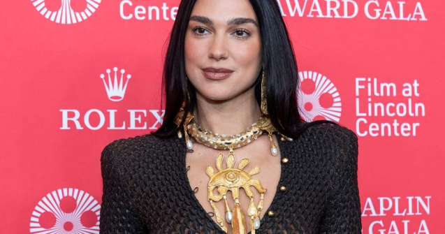 Nu o să ghicești niciodată cu ce se ocupă Dua Lipa când nu e pe scenă