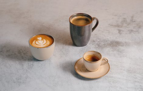Șocul glicemic din cana de cafea: Cum să eviți creșterea bruscă a insulinei dimineața