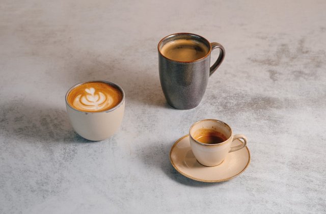Șocul glicemic din cana de cafea: Cum să eviți creșterea bruscă a insulinei dimineața