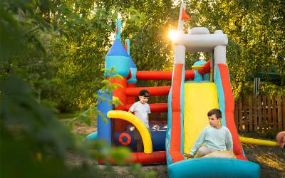 De ce adoră copiii trambulinele?